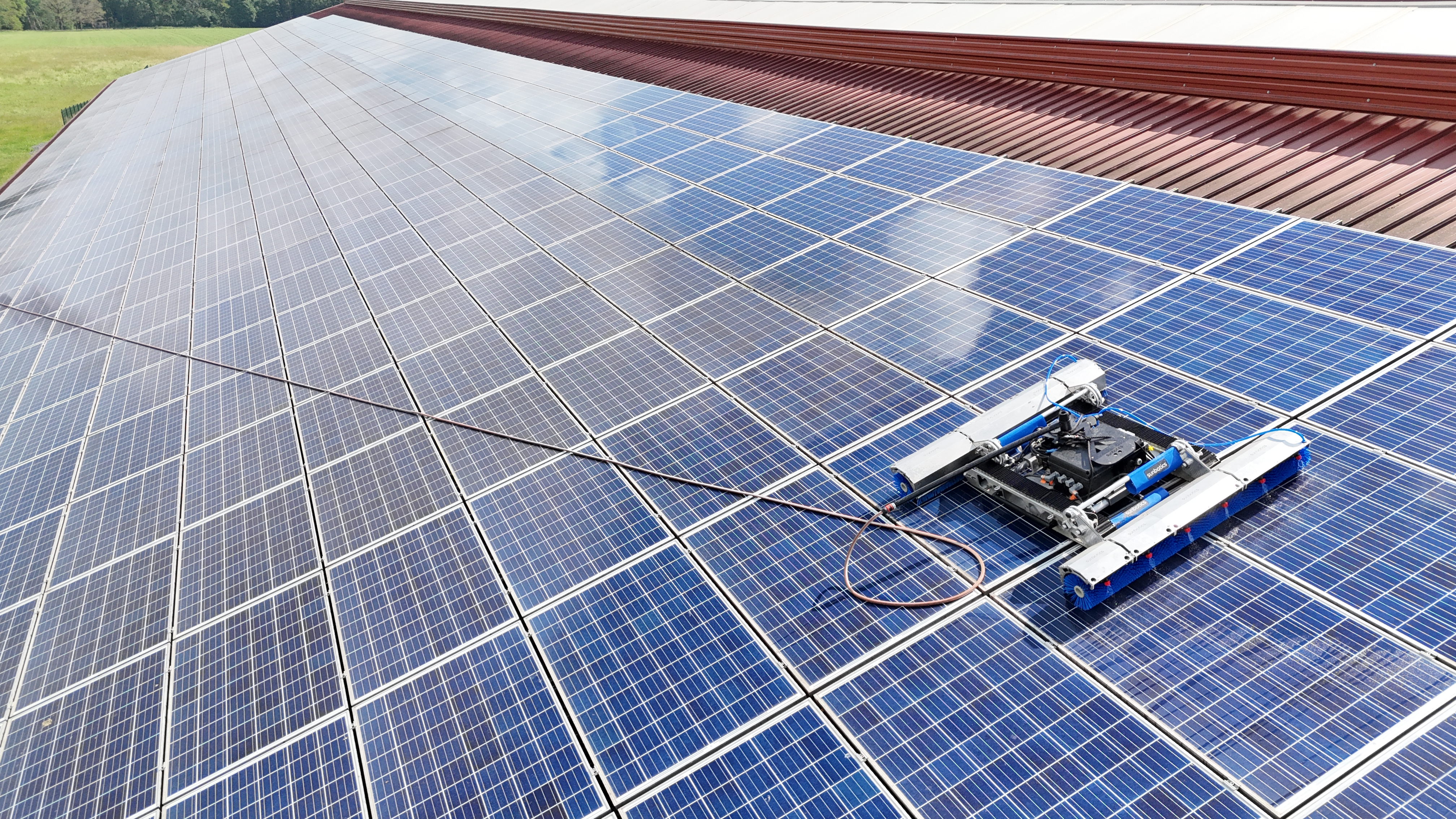 Solaranlagenreinigung vom Profi mit Hilfe modernster Reinigungstechnik Solaranlagenreinigung vom Profi mit Hilfe modernster Reinigungstechnik