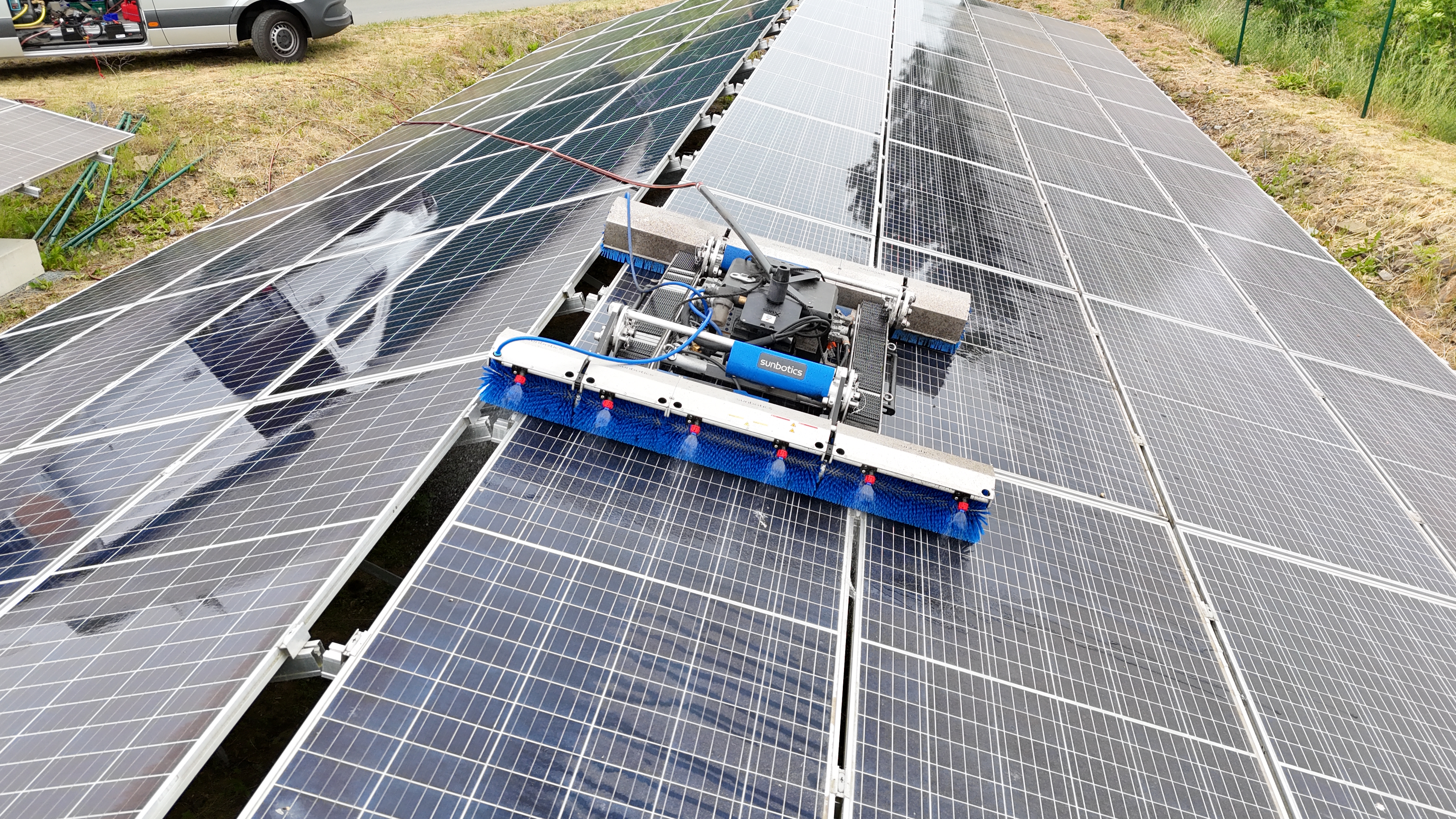Solaranlagen-Reinigung Freiflächenanlage in Oberfranken Photovoltaik-Reinigng Freiflächenanlage in Oberfranken